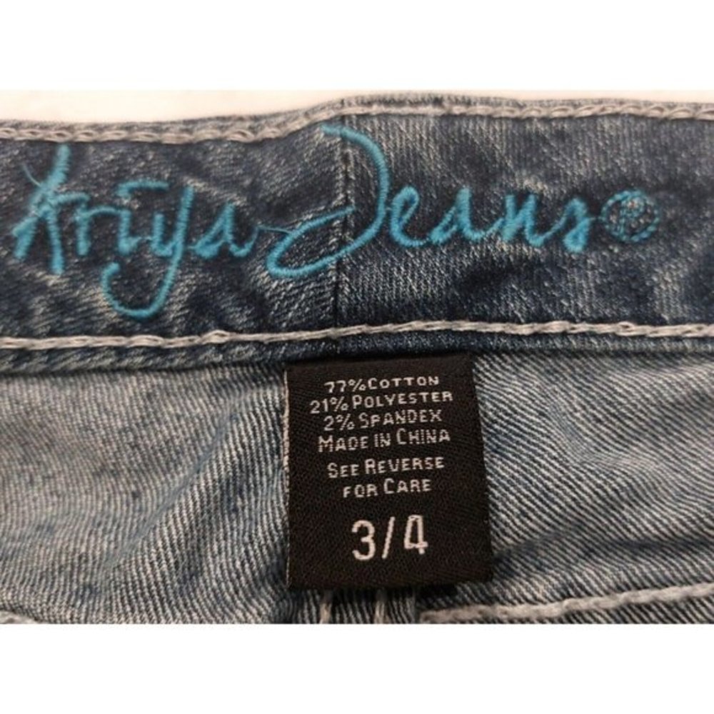 Ariya Capri Jeans Women's 3/4 Juniors Blue Denim Distressed Low Rise 28X24 - Picture 3 of 8